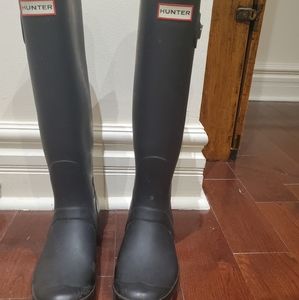 Classic black Hunter boots